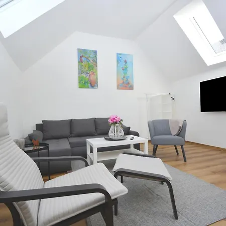 Apartment 12 - Coburg