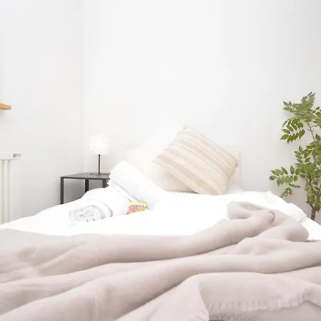 Apartament 12 - *