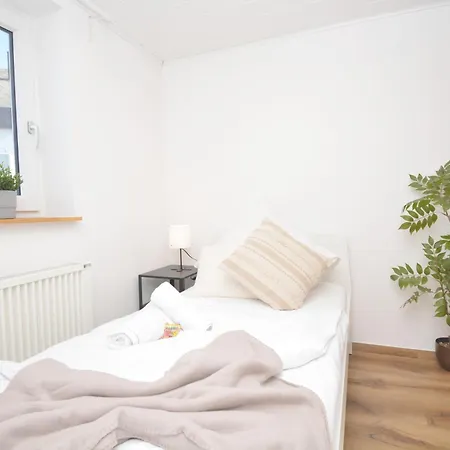 12 - Apartment Coburg