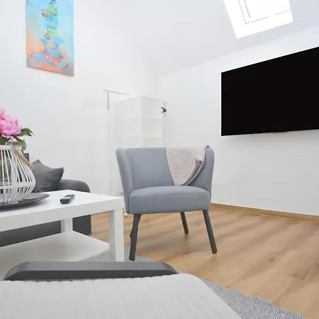Apartment 12 - Coburg